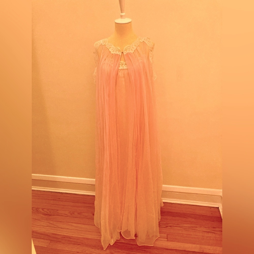 Vintage 2 piece nightgown set by Formfit Rogers S/M